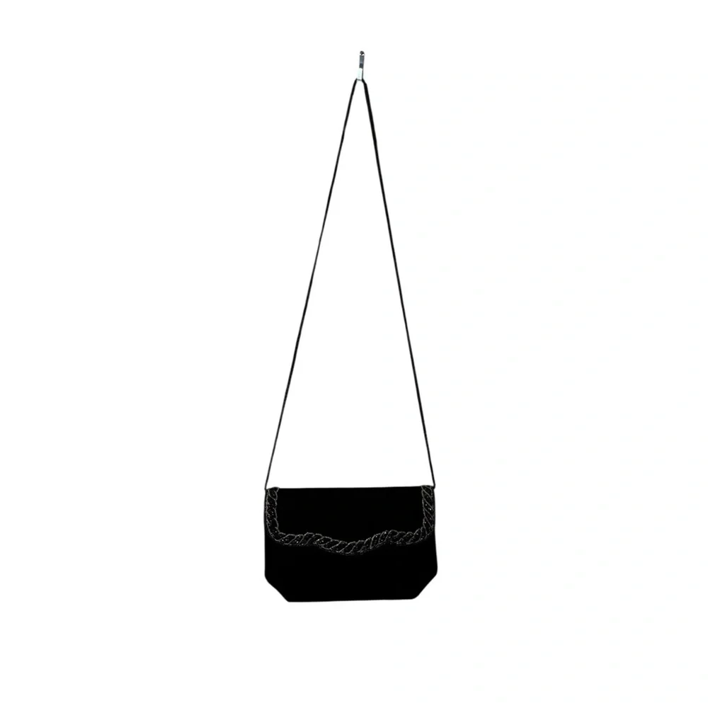 Clutch Elegant Black Velvet w/ Gold Details. Can be‎ used with or without strap